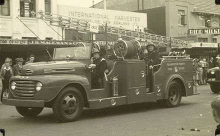 Palmerston North's 75th Jubilee celebration parade