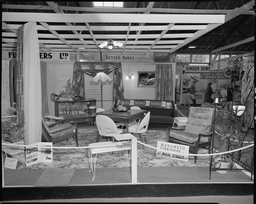 "Manawatu Furnishers Ltd." stand - 2016N_ElmarB3_012600