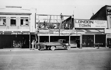 Leary's Pharmacy, The Square