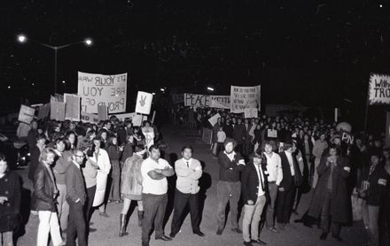 "2000 in Peaceful March Against War"