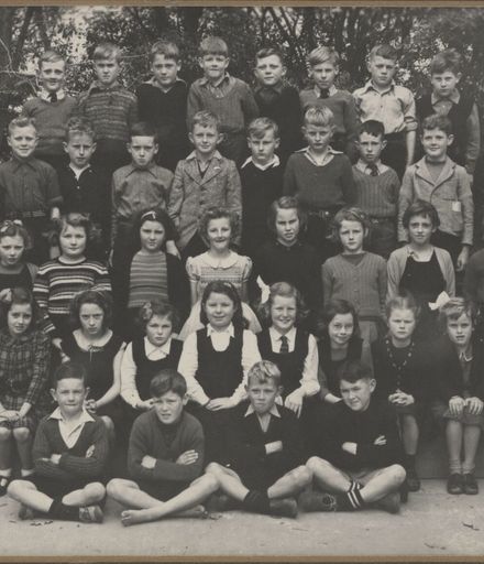 Terrace End School - Standard 1 and 2, 1944