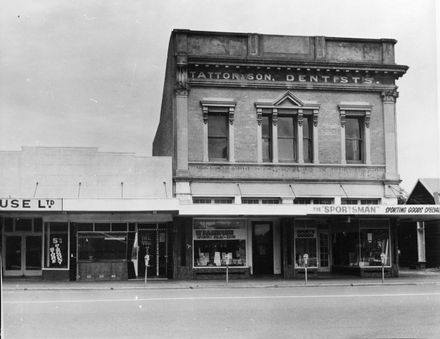 Coles building, The Square