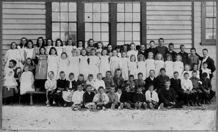 Taonui School (now Newbury School) Class Photo