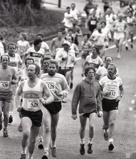 2022N_2017-20_039917 - Manawatu Lion Brown half-marathon 1984