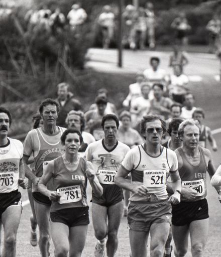 2022N_2017-20_039638 - Manawatu Lion Brown half-marathon 1984