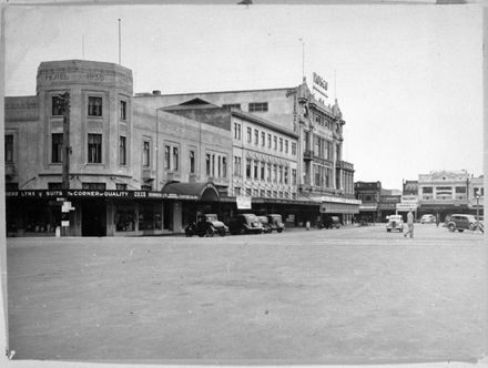 Commercial Hotel, corner of Main Street and The Square