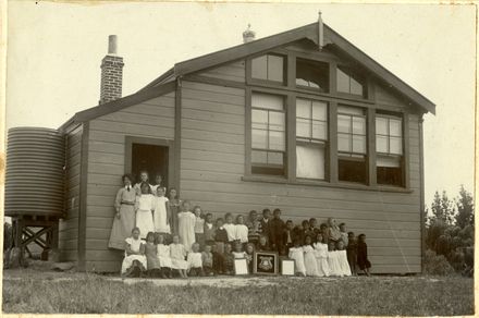Tokorangi School with Clara Hanron and pupils