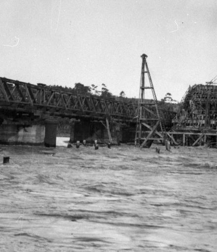 Construction of second Fitzherbert Bridge