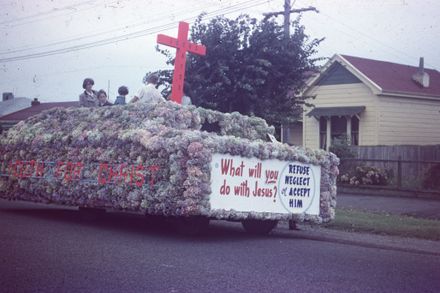 Floral Parade - 'Youth for Christ' Float