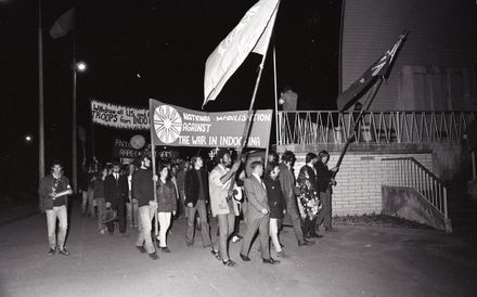 "2000 in Peaceful March Against War" - Resource cover image