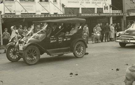 Blue Band taxi in 75th Jubilee parade