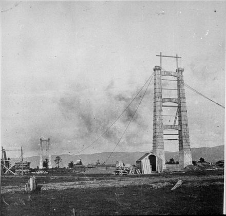 Construction of suspension bridge, Opiki