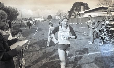 2022N_2017-20_040125 - Family flavour to run - Half-marathon 1986