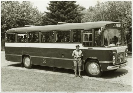 The No.17 Morris 702 Bus - Resource cover image