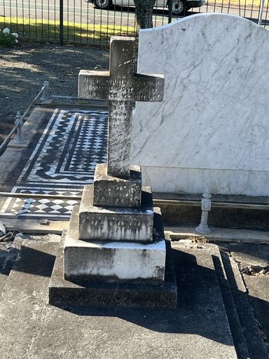 Headstone - Monrad family - Resource cover image