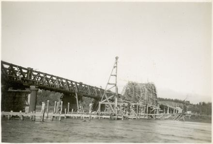 The construction of the second Fitzherbert Bridge, next to the original structure