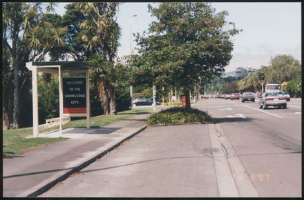 Bus shelter