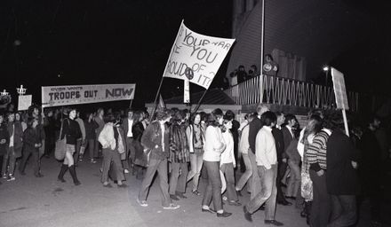 "2000 in Peaceful March Against War"