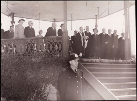 Minute of silence for late King George VI, the Square