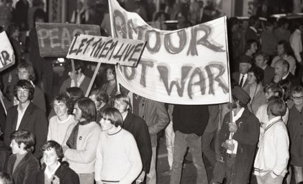 "2000 in Peaceful March Against War" - Resource cover image