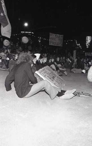 "2000 in Peaceful March Against War"