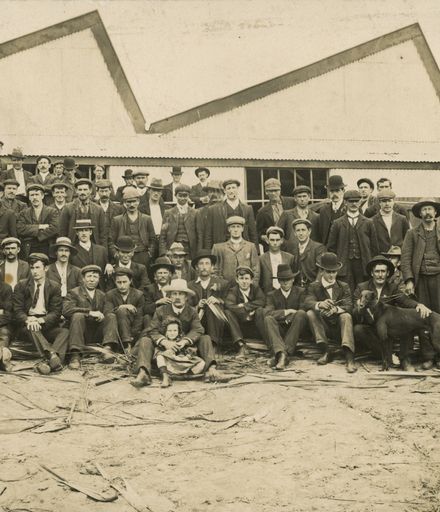 Workers at Miranui Flaxmill, near Shannon