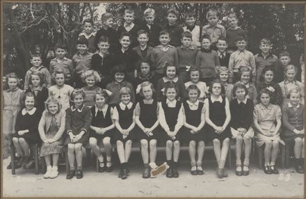 Terrace End School - Standard 3, 1944