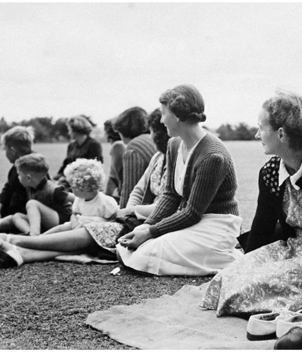 Evans Family Collection: Picnic at West End School