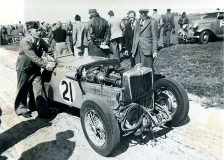 T.M.M.G. racing car, Ohakea Trophy car race - Resource cover image