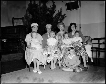 "Annual Reunion Mothers and Babies" - , Palmerston North Parents' Centre - Resource cover image