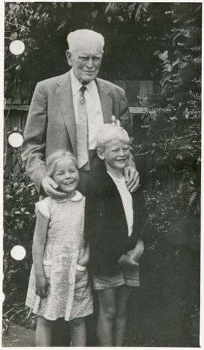 Oscar Monrad and great-grandchildren - Resource cover image