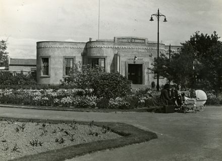 Ladies Rest Rooms, The Square