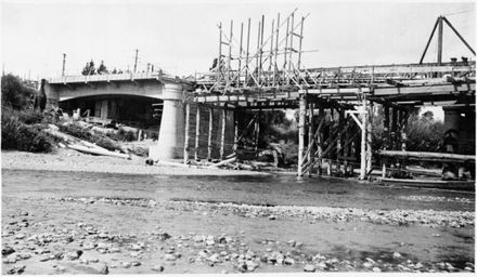Second Fitzherbert bridge under construction