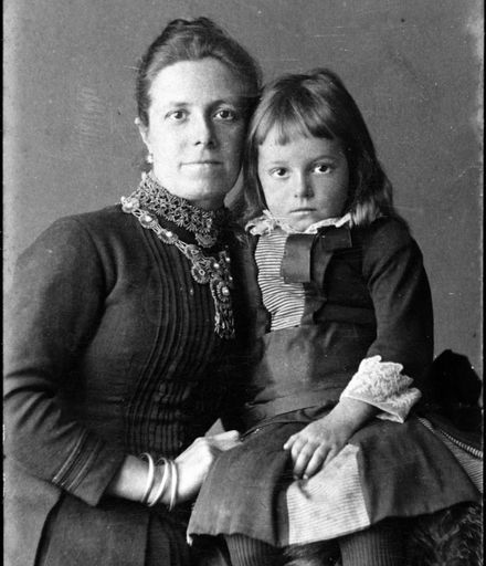 Emma Isabella Fowler and daughter, Mabel Elsie Fowler