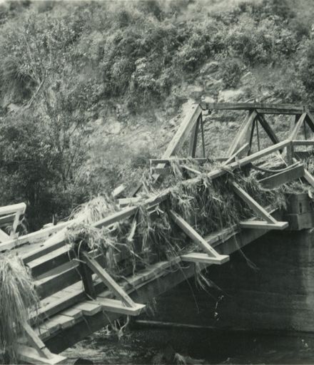 Black Bridge, Kahuterawa
