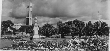 Te Peeti Statue and Clock Tower, The Square