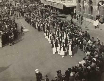 Parade to mark the coronation of George VI and Queen Elizabeth
