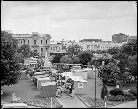 "Market Day Transforms the Square" - Resource cover image