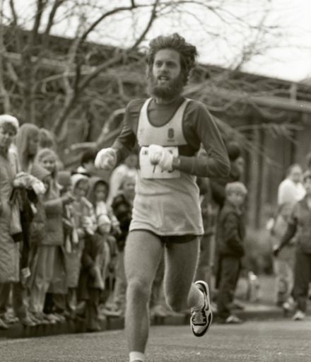 2022N_2017-20_039933 - Manawatu Lion Brown half-marathon 1984