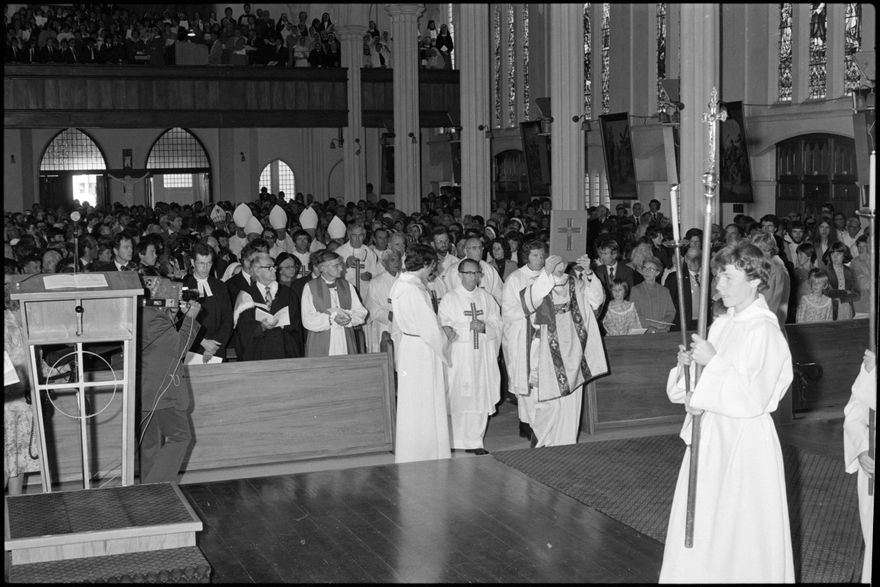 "City's new Bishop takes mitre"