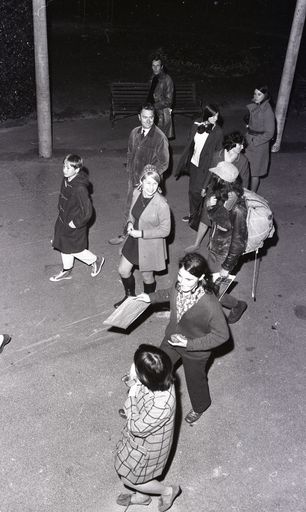 "2000 in Peaceful March Against War" "2000 in Peaceful March Against War"