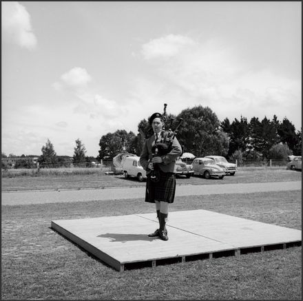 Piper at Carnival of the Lake, Hokowhitu Lagoon