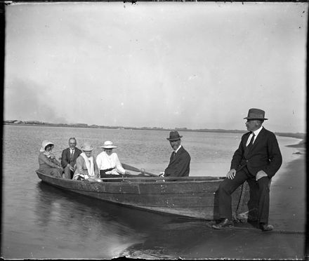 Unknown group - Berry Family Collection - Resource cover image