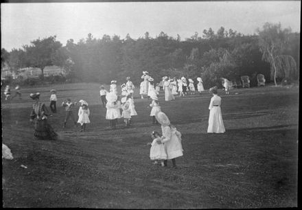 Children's party at 'Woodhey', Te Awe Awe Street