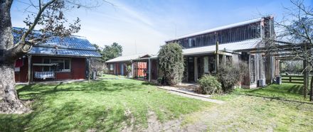 Taylor House, Barn and Cottage, 39 Old Kips Road, Ashhurst - Resource cover image