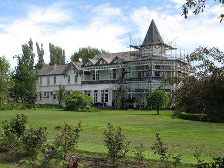 Highden Manor Estate, Awahuri