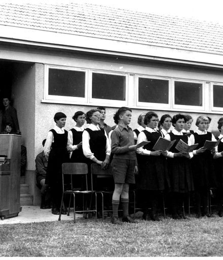 Freyberg High School Choir at Official Opening
