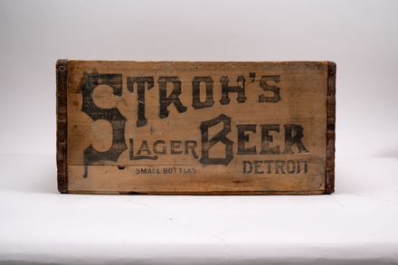 Stroh's Lager Beer Small Bottles Wooden Crate