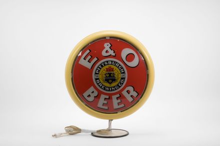E & O Beer Round Lighted Sign