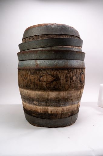 Stroh's Wooden Barrel